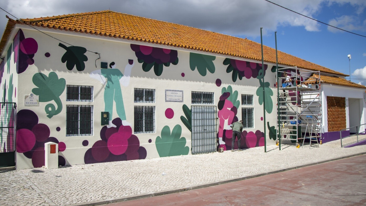 Fernando Pó com pinturas murais alusivas à Vinha e ao Vinho